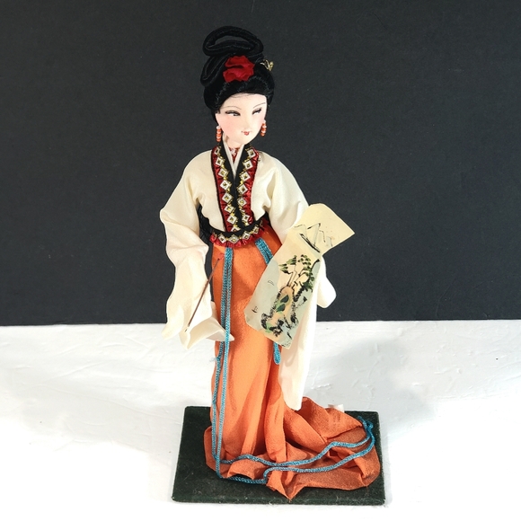 Vintage Japanese Geisha Oriental Doll On Stand Traditional Dress Holding Scroll - Picture 2 of 12